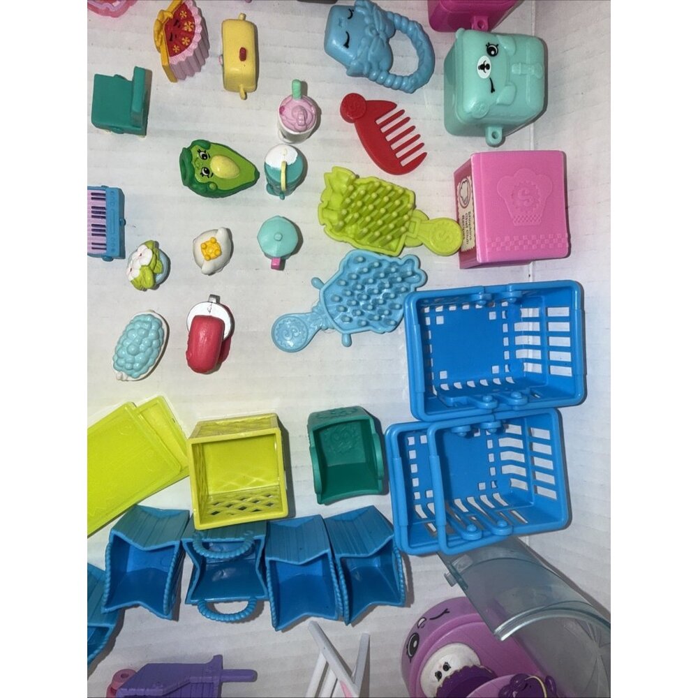 Lot Apprx 125 Assorted Shopkins Moose Characters Cars Carts Bags Combs Shoes - Picture 14 of 16